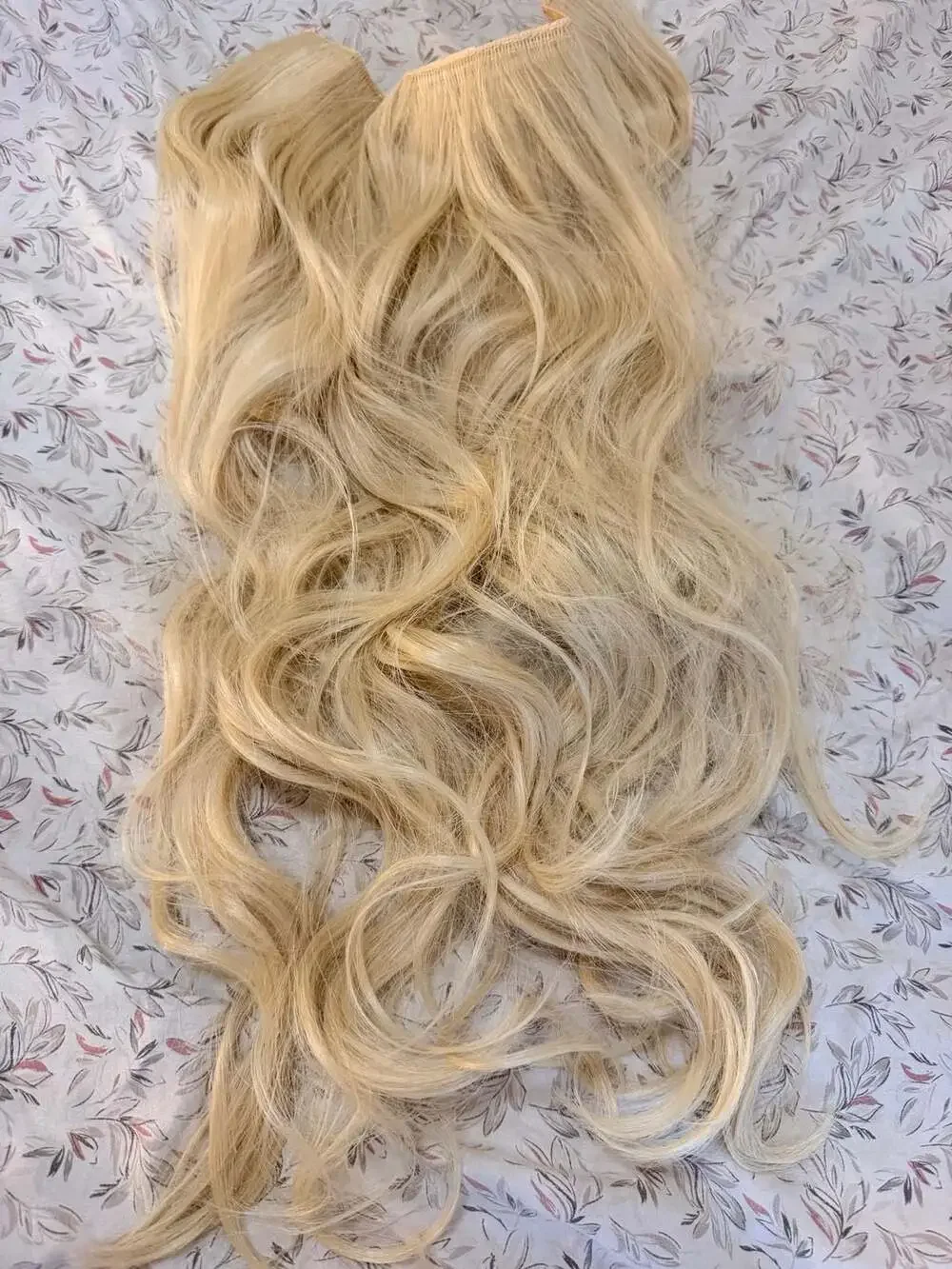 New. 22” Synthetic Long Wavy Blonde Hair Extension Halo with Clips